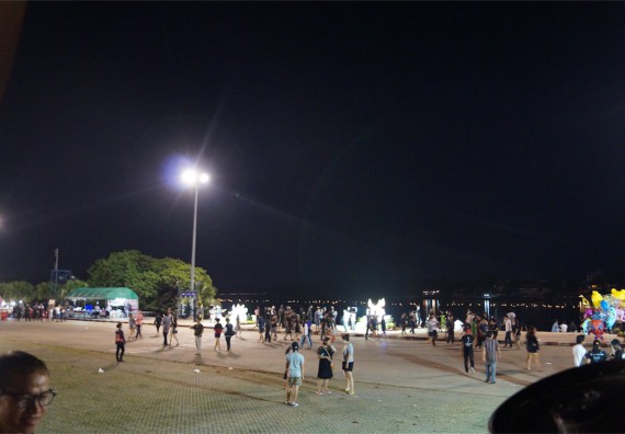 ภาพกิจกรรม ศูนย์วิทยาศาสตร์และวิทยาศาสตร์ประยุกต์ จัดกิจกรรมบริการวิชาการชมปรากฏการณ์ Super full moon ขึ้น