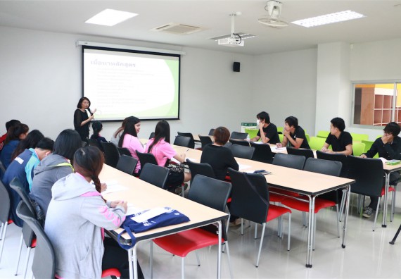 ภาพกิจกรรม ศูนย์ส่งเสริมและตรวจสอบการผลิตตามมาตรฐานความปลอดภัยทางอาหาร อบรม เรื่อง การตรวจติดตามคุณภาพภายใน