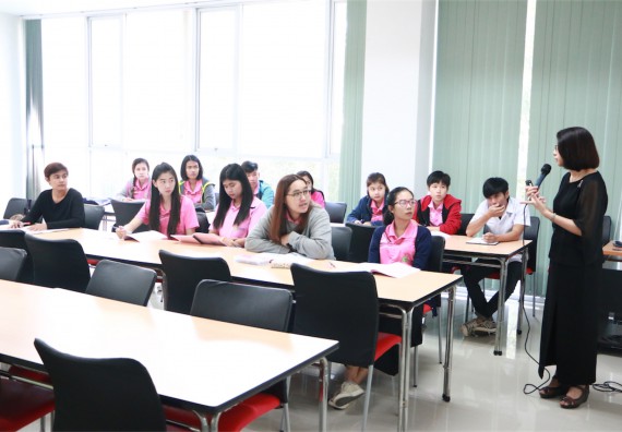 ภาพกิจกรรม ศูนย์ส่งเสริมและตรวจสอบการผลิตตามมาตรฐานความปลอดภัยทางอาหาร อบรม เรื่อง การตรวจติดตามคุณภาพภายใน