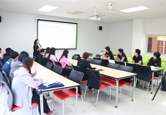 ภาพกิจกรรม ศูนย์ส่งเสริมและตรวจสอบการผลิตตามมาตรฐานความปลอดภัยทางอาหาร อบรม เรื่อง การตรวจติดตามคุณภาพภายใน