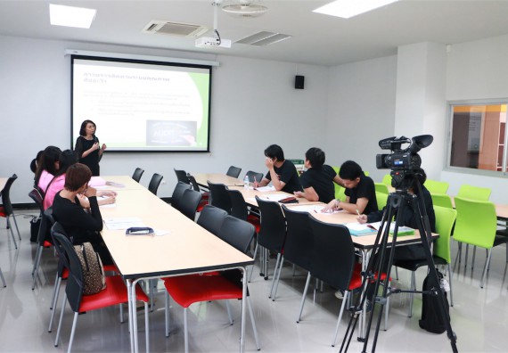 ภาพกิจกรรม ศูนย์ส่งเสริมและตรวจสอบการผลิตตามมาตรฐานความปลอดภัยทางอาหาร อบรม เรื่อง การตรวจติดตามคุณภาพภายใน