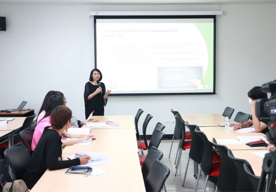 ภาพกิจกรรม ศูนย์ส่งเสริมและตรวจสอบการผลิตตามมาตรฐานความปลอดภัยทางอาหาร อบรม เรื่อง การตรวจติดตามคุณภาพภายใน