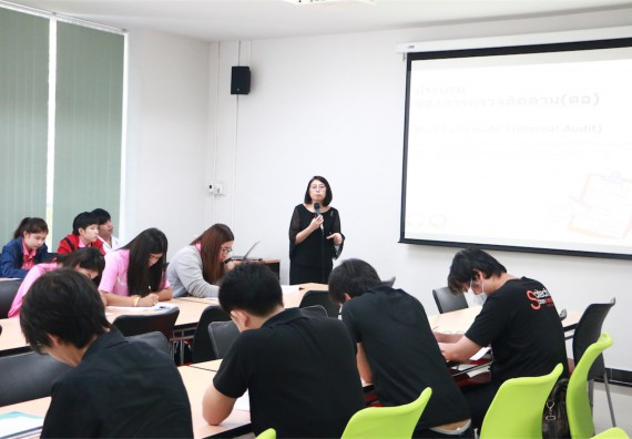 ภาพกิจกรรม ศูนย์ส่งเสริมและตรวจสอบการผลิตตามมาตรฐานความปลอดภัยทางอาหาร อบรม เรื่อง การตรวจติดตามคุณภาพภายใน