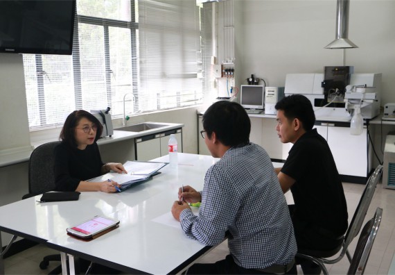 ภาพกิจกรรม ศูนย์ส่งเสริมและตรวจสอบการผลิตตามมาตรฐานความปลอดภัยทางอาหาร ได้รับการตรวจติดตามคุณภาพภายใน (Internal Audit) ระบบ ISO/IEC 17025:2005