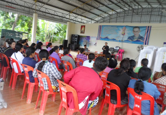 ภาพกิจกรรม โปรแกรมวิชาเกษตรศาสตร์ จัดการอบรม ในเรื่อง การทำน้ำยาไล่แมลง