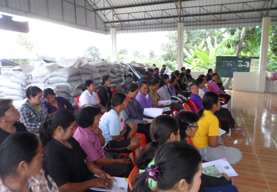 ภาพกิจกรรม โปรแกรมวิชาเกษตรศาสตร์ จัดการอบรม ในเรื่อง การทำน้ำยาไล่แมลง