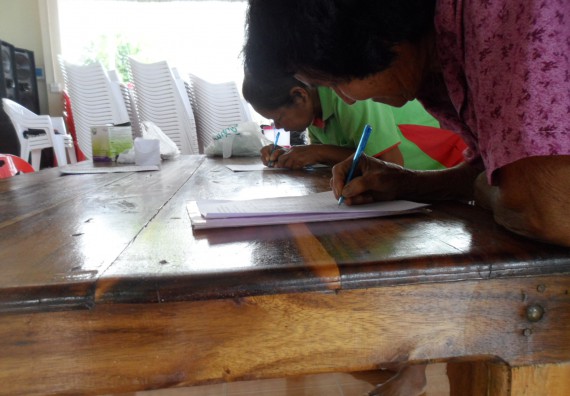 ภาพกิจกรรม โปรแกรมวิชาเกษตรศาสตร์ จัดการอบรม ในเรื่อง การทำน้ำยาไล่แมลง