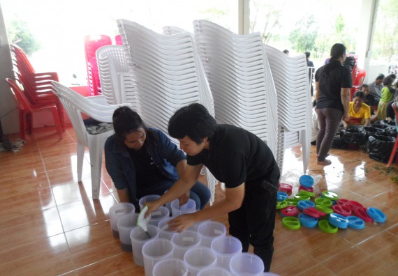 ภาพกิจกรรม โปรแกรมวิชาเกษตรศาสตร์ จัดการอบรม ในเรื่อง การทำน้ำยาไล่แมลง