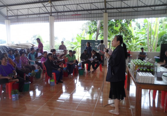 ภาพกิจกรรม โปรแกรมวิชาเกษตรศาสตร์ จัดการอบรม ในเรื่อง การทำน้ำยาไล่แมลง