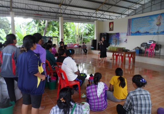 ภาพกิจกรรม โปรแกรมวิชาเกษตรศาสตร์ จัดการอบรม ในเรื่อง การทำน้ำยาไล่แมลง