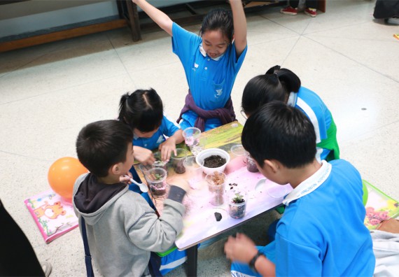 ภาพกิจกรรม ค่ายวิทยาศาสตร์รุ่นจิ๋ว โรงเรียนอนุบาลกำแพงเพชร 