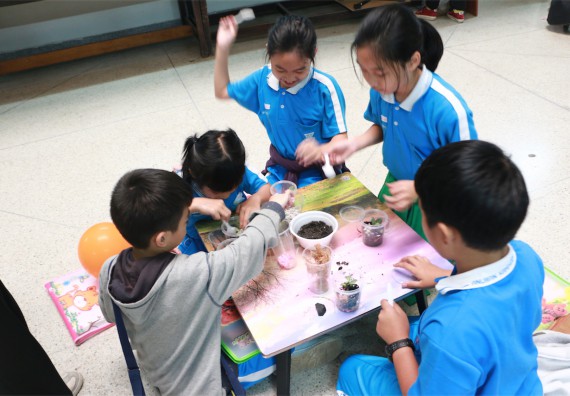 ภาพกิจกรรม ค่ายวิทยาศาสตร์รุ่นจิ๋ว โรงเรียนอนุบาลกำแพงเพชร 