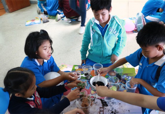 ภาพกิจกรรม ค่ายวิทยาศาสตร์รุ่นจิ๋ว โรงเรียนอนุบาลกำแพงเพชร 