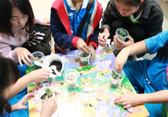 ภาพกิจกรรม ค่ายวิทยาศาสตร์รุ่นจิ๋ว โรงเรียนอนุบาลกำแพงเพชร 