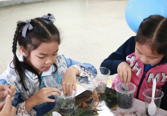 ภาพกิจกรรม ค่ายวิทยาศาสตร์รุ่นจิ๋ว โรงเรียนอนุบาลกำแพงเพชร 