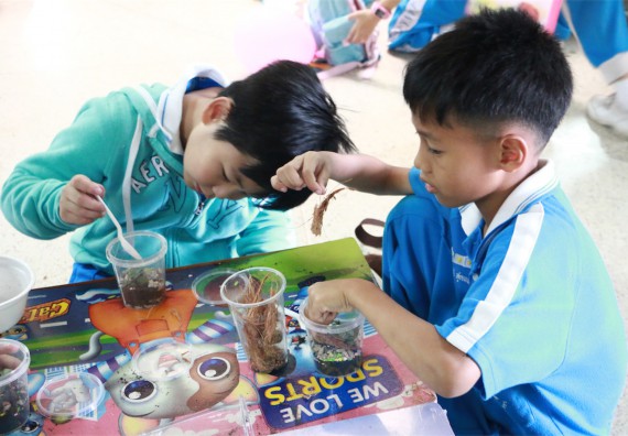 ภาพกิจกรรม ค่ายวิทยาศาสตร์รุ่นจิ๋ว โรงเรียนอนุบาลกำแพงเพชร 