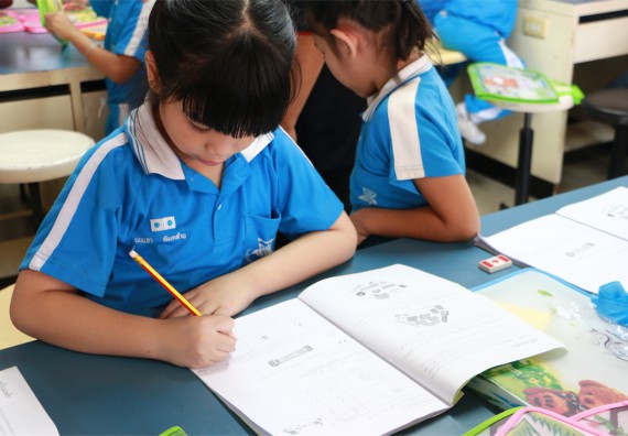 ภาพกิจกรรม ค่ายวิทยาศาสตร์รุ่นจิ๋ว โรงเรียนอนุบาลกำแพงเพชร 