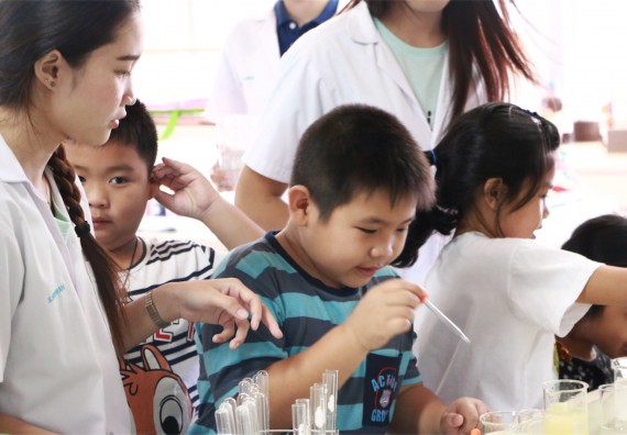 ภาพกิจกรรม ค่ายวิทยาศาสตร์รุ่นจิ๋ว โรงเรียนอนุบาลกำแพงเพชร 