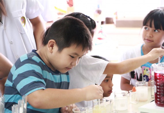 ภาพกิจกรรม ค่ายวิทยาศาสตร์รุ่นจิ๋ว โรงเรียนอนุบาลกำแพงเพชร 