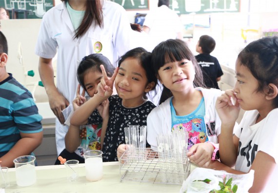 ภาพกิจกรรม ค่ายวิทยาศาสตร์รุ่นจิ๋ว โรงเรียนอนุบาลกำแพงเพชร 