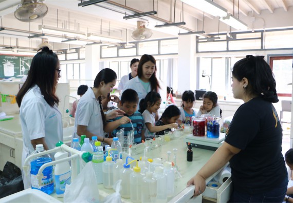 ภาพกิจกรรม ค่ายวิทยาศาสตร์รุ่นจิ๋ว โรงเรียนอนุบาลกำแพงเพชร 