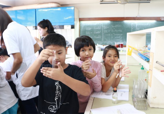 ภาพกิจกรรม ค่ายวิทยาศาสตร์รุ่นจิ๋ว โรงเรียนอนุบาลกำแพงเพชร 