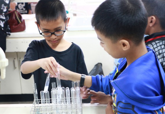 ภาพกิจกรรม ค่ายวิทยาศาสตร์รุ่นจิ๋ว โรงเรียนอนุบาลกำแพงเพชร 