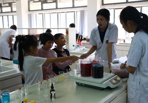 ภาพกิจกรรม ค่ายวิทยาศาสตร์รุ่นจิ๋ว โรงเรียนอนุบาลกำแพงเพชร 