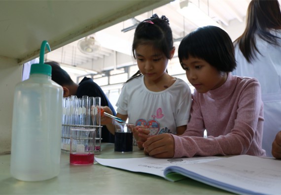 ภาพกิจกรรม ค่ายวิทยาศาสตร์รุ่นจิ๋ว โรงเรียนอนุบาลกำแพงเพชร 