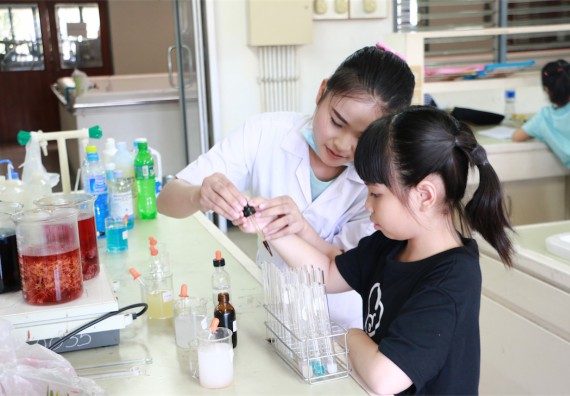 ภาพกิจกรรม ค่ายวิทยาศาสตร์รุ่นจิ๋ว โรงเรียนอนุบาลกำแพงเพชร 