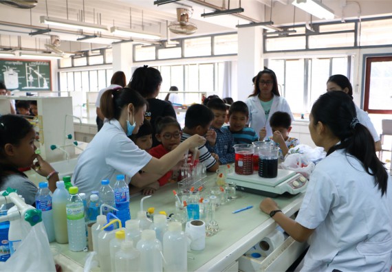 ภาพกิจกรรม ค่ายวิทยาศาสตร์รุ่นจิ๋ว โรงเรียนอนุบาลกำแพงเพชร 