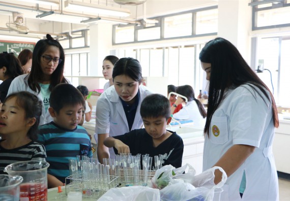 ภาพกิจกรรม ค่ายวิทยาศาสตร์รุ่นจิ๋ว โรงเรียนอนุบาลกำแพงเพชร 