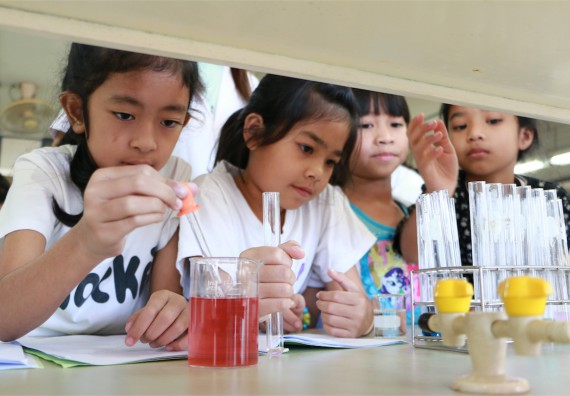 ภาพกิจกรรม ค่ายวิทยาศาสตร์รุ่นจิ๋ว โรงเรียนอนุบาลกำแพงเพชร 