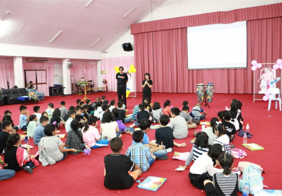 ภาพกิจกรรม ค่ายวิทยาศาสตร์รุ่นจิ๋ว โรงเรียนอนุบาลกำแพงเพชร 