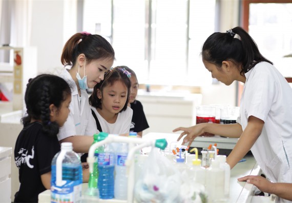 ภาพกิจกรรม ค่ายวิทยาศาสตร์รุ่นจิ๋ว โรงเรียนอนุบาลกำแพงเพชร 