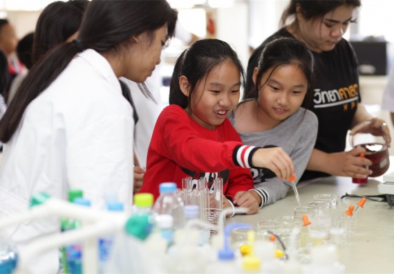 ภาพกิจกรรม ค่ายวิทยาศาสตร์รุ่นจิ๋ว โรงเรียนอนุบาลกำแพงเพชร 