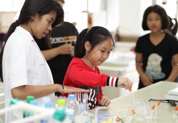 ภาพกิจกรรม ค่ายวิทยาศาสตร์รุ่นจิ๋ว โรงเรียนอนุบาลกำแพงเพชร 