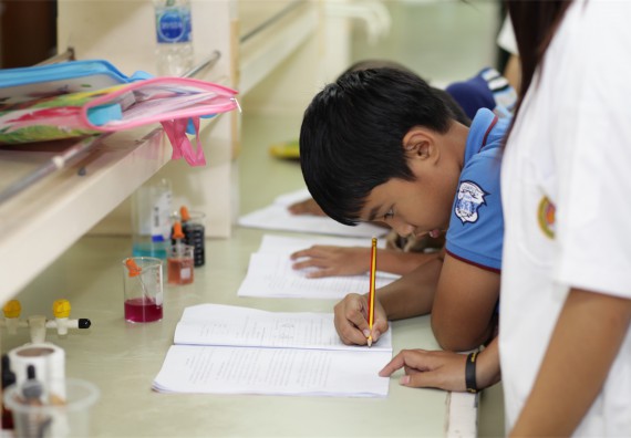 ภาพกิจกรรม ค่ายวิทยาศาสตร์รุ่นจิ๋ว โรงเรียนอนุบาลกำแพงเพชร 