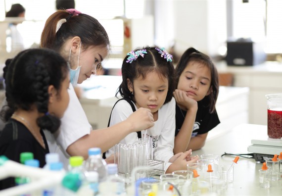 ภาพกิจกรรม ค่ายวิทยาศาสตร์รุ่นจิ๋ว โรงเรียนอนุบาลกำแพงเพชร 