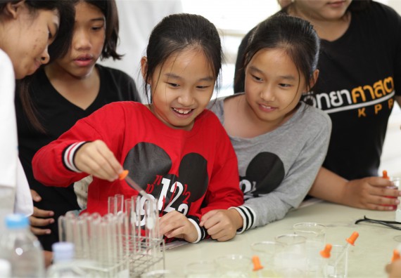 ภาพกิจกรรม ค่ายวิทยาศาสตร์รุ่นจิ๋ว โรงเรียนอนุบาลกำแพงเพชร 