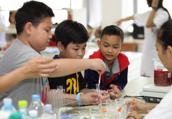 ภาพกิจกรรม ค่ายวิทยาศาสตร์รุ่นจิ๋ว โรงเรียนอนุบาลกำแพงเพชร 