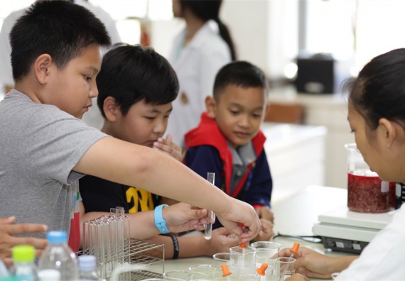 ภาพกิจกรรม ค่ายวิทยาศาสตร์รุ่นจิ๋ว โรงเรียนอนุบาลกำแพงเพชร 