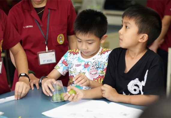 ภาพกิจกรรม ค่ายวิทยาศาสตร์รุ่นจิ๋ว โรงเรียนอนุบาลกำแพงเพชร 