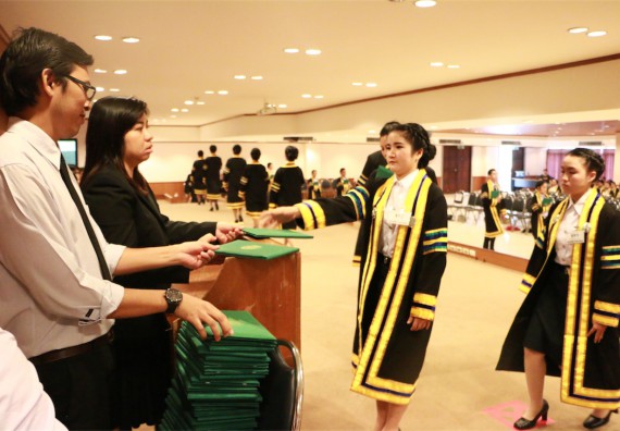 ภาพกิจกรรม พิธีซ้อมรับพระราชทานปริญญาบัตร ประจำปี 2559 วันที่ 5 มกราคม 2560