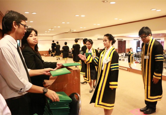 ภาพกิจกรรม พิธีซ้อมรับพระราชทานปริญญาบัตร ประจำปี 2559 วันที่ 5 มกราคม 2560