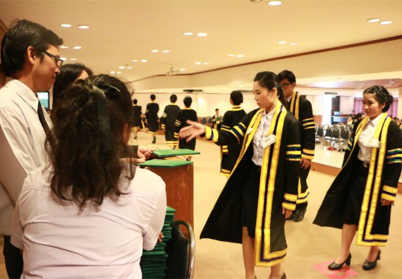 ภาพกิจกรรม พิธีซ้อมรับพระราชทานปริญญาบัตร ประจำปี 2559 วันที่ 5 มกราคม 2560