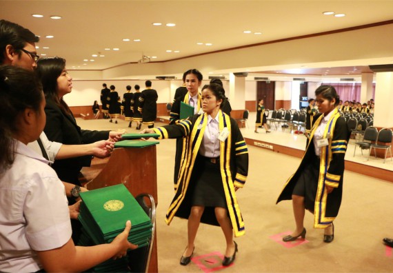 ภาพกิจกรรม พิธีซ้อมรับพระราชทานปริญญาบัตร ประจำปี 2559 วันที่ 5 มกราคม 2560