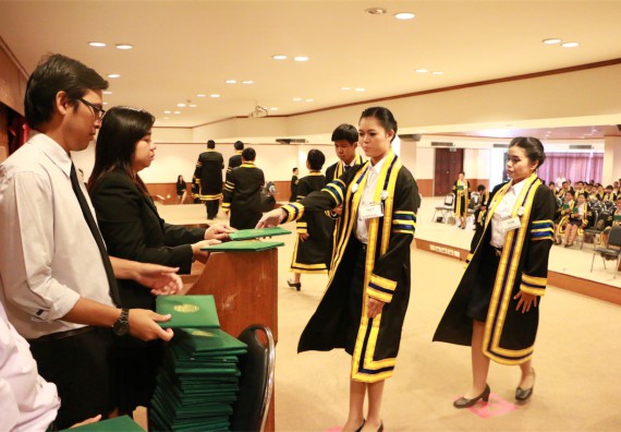 ภาพกิจกรรม พิธีซ้อมรับพระราชทานปริญญาบัตร ประจำปี 2559 วันที่ 5 มกราคม 2560