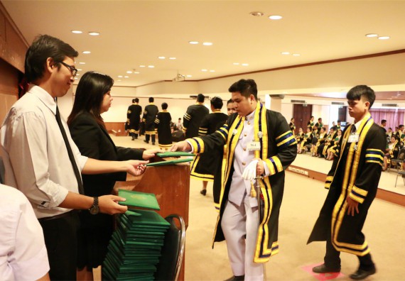 ภาพกิจกรรม พิธีซ้อมรับพระราชทานปริญญาบัตร ประจำปี 2559 วันที่ 5 มกราคม 2560