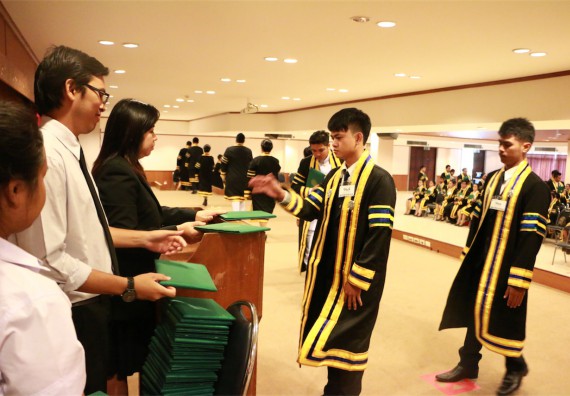 ภาพกิจกรรม พิธีซ้อมรับพระราชทานปริญญาบัตร ประจำปี 2559 วันที่ 5 มกราคม 2560